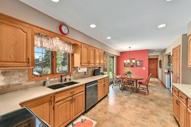 6530 S 116th STREET, Franklin, WI 53132