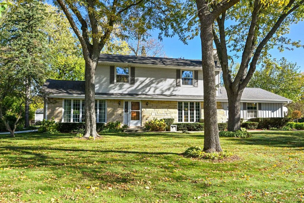 6530 S 116th STREET, Franklin, WI 53132