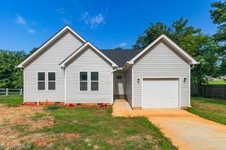 4926 Grove Avenue, Winston-salem, NC 27105