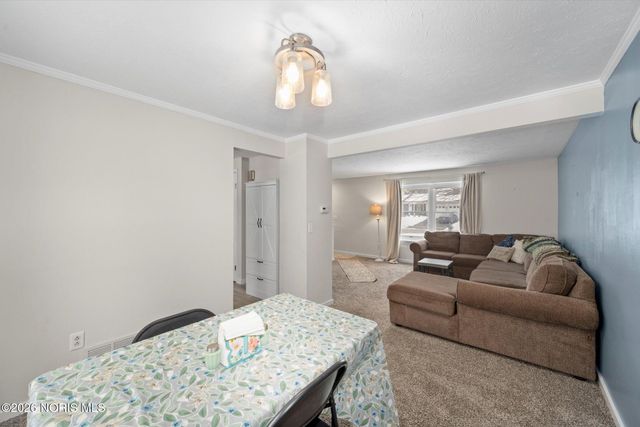 3906 Farmbrook Drive, Sylvania, OH 43560