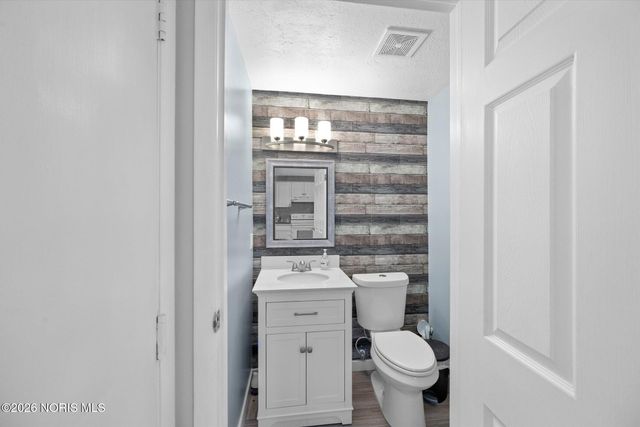 3906 Farmbrook Drive, Sylvania, OH 43560