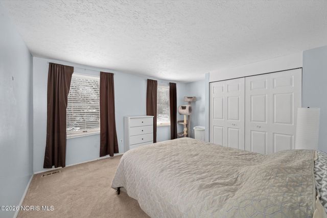 3906 Farmbrook Drive, Sylvania, OH 43560