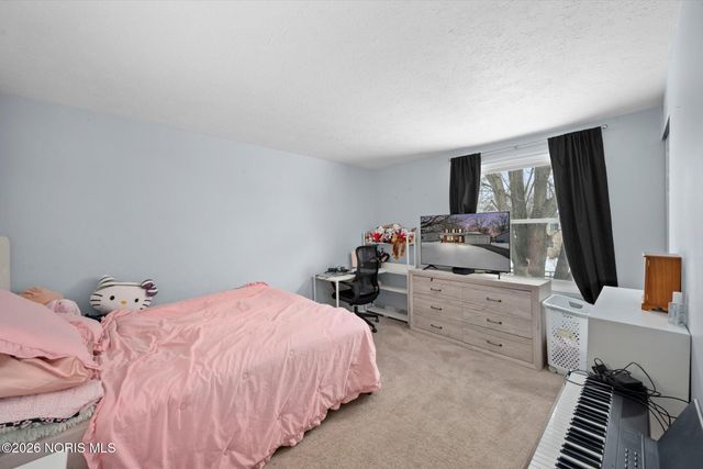 3906 Farmbrook Drive, Sylvania, OH 43560