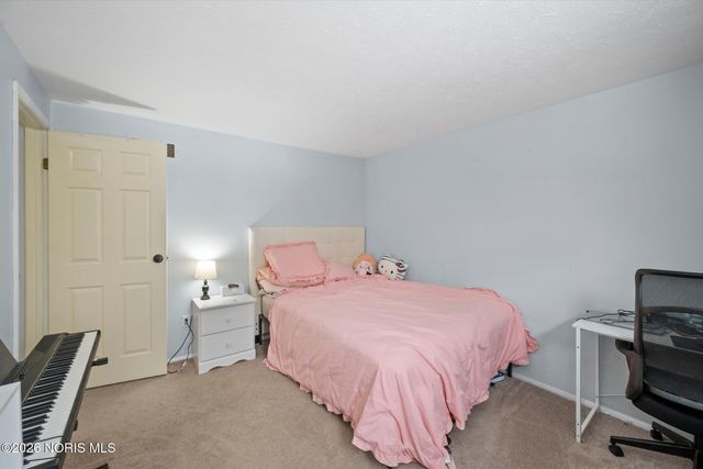 3906 Farmbrook Drive, Sylvania, OH 43560