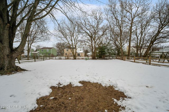 3906 Farmbrook Drive, Sylvania, OH 43560