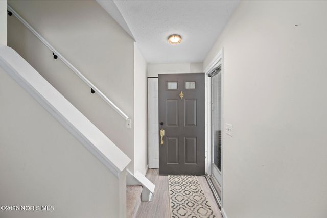 3906 Farmbrook Drive, Sylvania, OH 43560