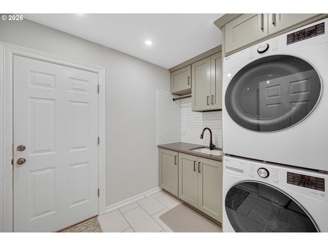 14017 Nw GREENWOOD Dr, Portland, OR 97229