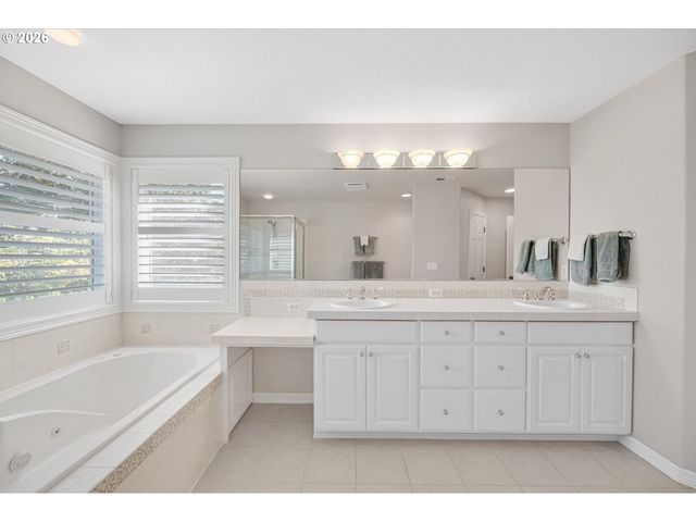 14017 Nw GREENWOOD Dr, Portland, OR 97229