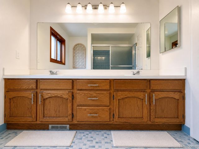 39217 Bramblebush Court, Clinton Charter Township, MI 48038