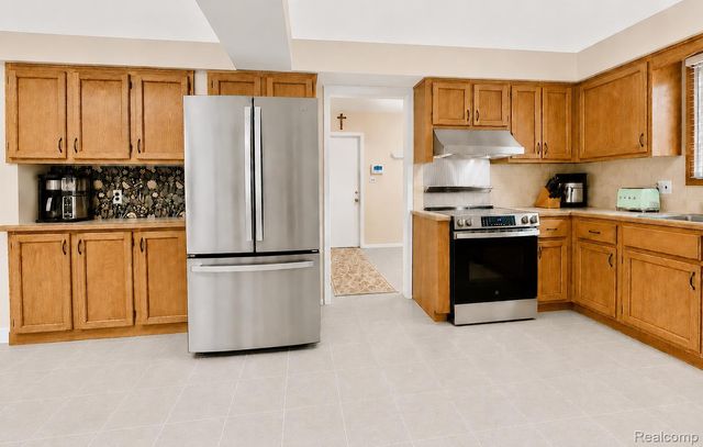 39217 Bramblebush Court, Clinton Charter Township, MI 48038