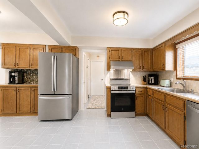 39217 Bramblebush Court, Clinton Charter Township, MI 48038
