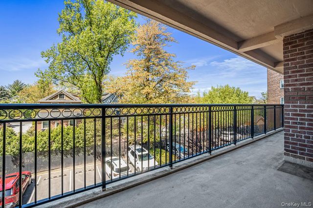 162-01 Powells Cove Boulevard 3N, Beechhurst, NY 11357