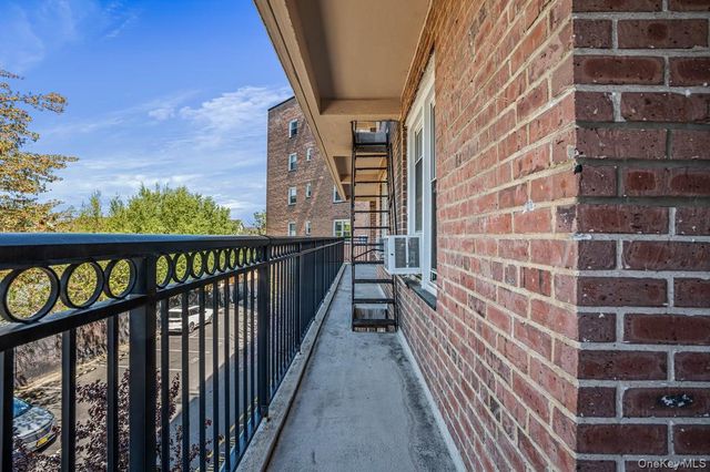 162-01 Powells Cove Boulevard 3N, Beechhurst, NY 11357