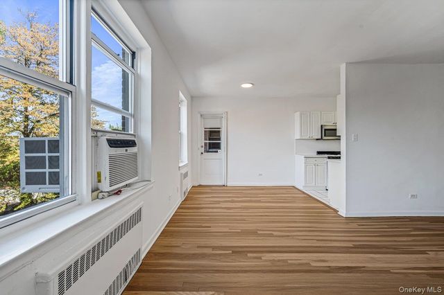 162-01 Powells Cove Boulevard 3N, Beechhurst, NY 11357
