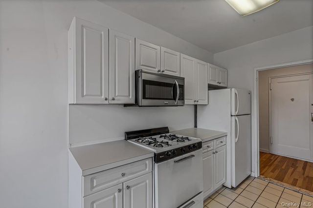 162-01 Powells Cove Boulevard 3N, Beechhurst, NY 11357