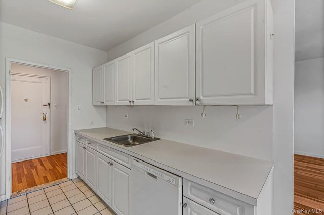 162-01 Powells Cove Boulevard 3N, Beechhurst, NY 11357