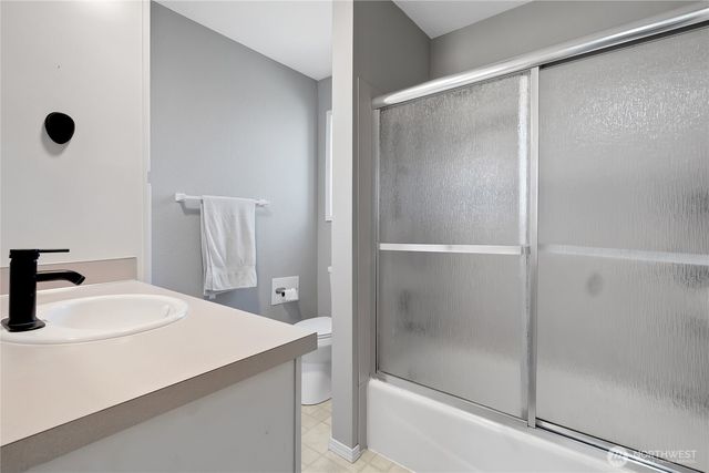 128 Glacier Avenue S, Pacific, WA 98047