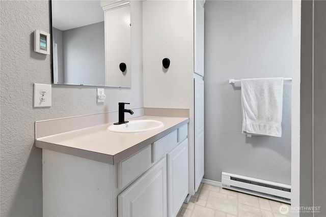 128 Glacier Avenue S, Pacific, WA 98047
