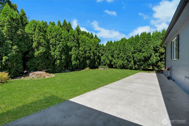 128 Glacier Avenue S, Pacific, WA 98047