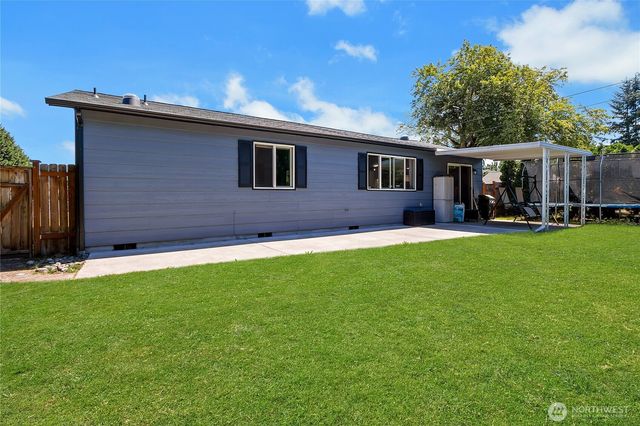 128 Glacier Avenue S, Pacific, WA 98047
