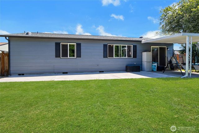 128 Glacier Avenue S, Pacific, WA 98047