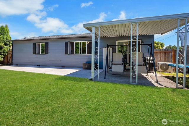 128 Glacier Avenue S, Pacific, WA 98047