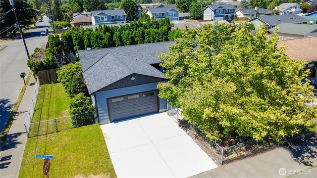 128 Glacier Avenue S, Pacific, WA 98047