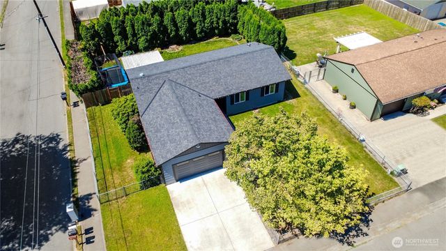 128 Glacier Avenue S, Pacific, WA 98047