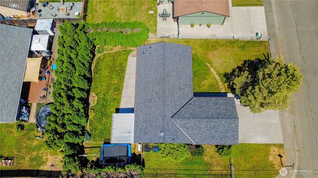 128 Glacier Avenue S, Pacific, WA 98047