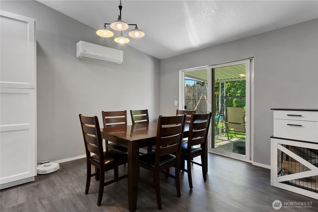 128 Glacier Avenue S, Pacific, WA 98047