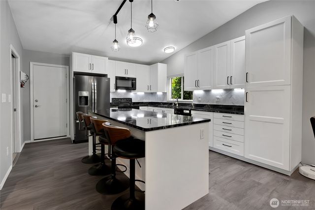 128 Glacier Avenue S, Pacific, WA 98047
