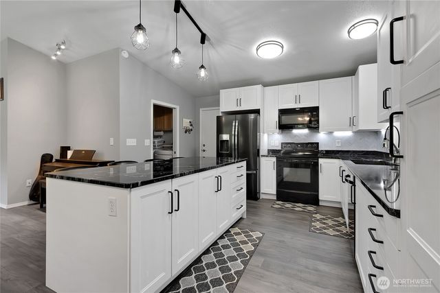 128 Glacier Avenue S, Pacific, WA 98047