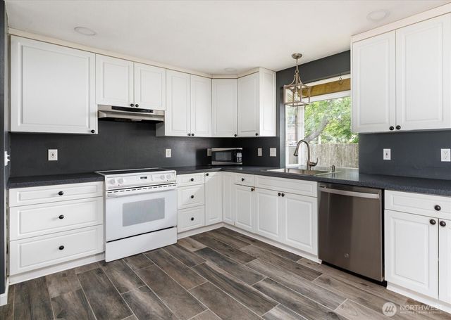 672 SE 4th Avenue, Oak Harbor, WA 98277