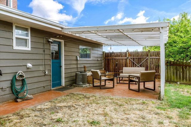 672 SE 4th Avenue, Oak Harbor, WA 98277