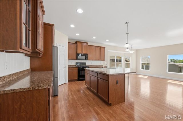1236 Emerald Gardens Drive, St Peters, MO 63376