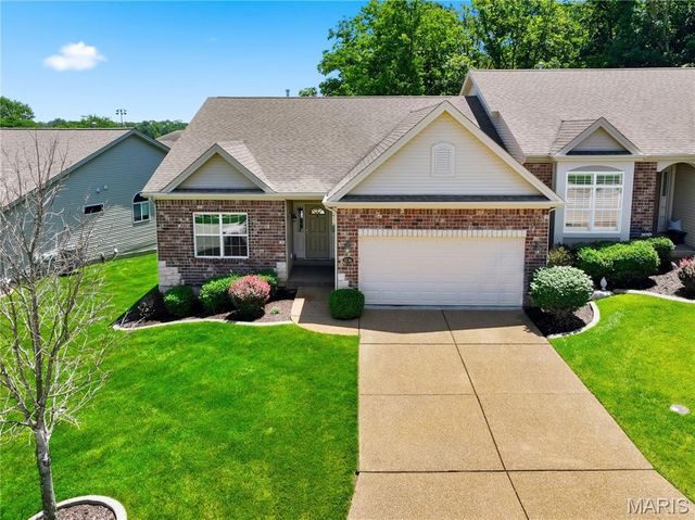 1236 Emerald Gardens Drive, St Peters, MO 63376