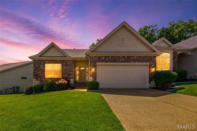 1236 Emerald Gardens Drive, St Peters, MO 63376