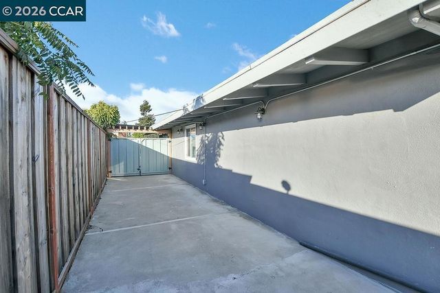 26827 Peterman Ave, Hayward, CA 94545