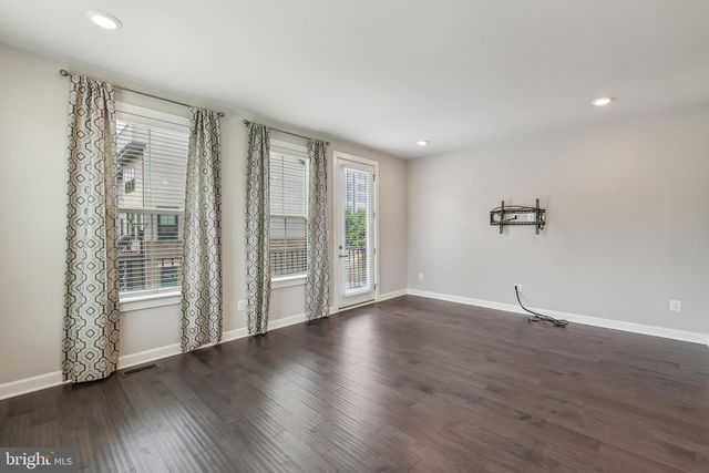 13212 WOODLAND PARK RD, Herndon, VA 20171