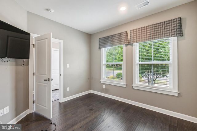 13212 WOODLAND PARK RD, Herndon, VA 20171