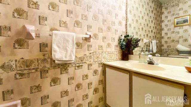 9 Wilmbelton Court, Edison, NJ 08820