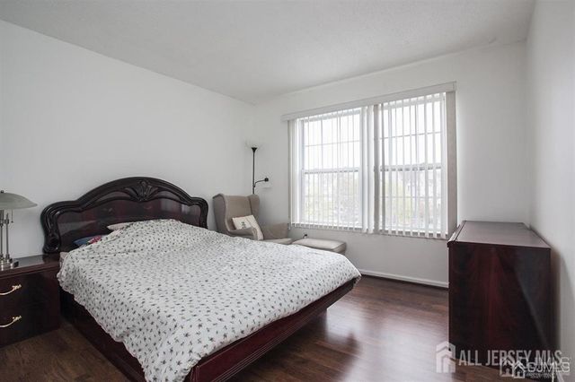 9 Wilmbelton Court, Edison, NJ 08820