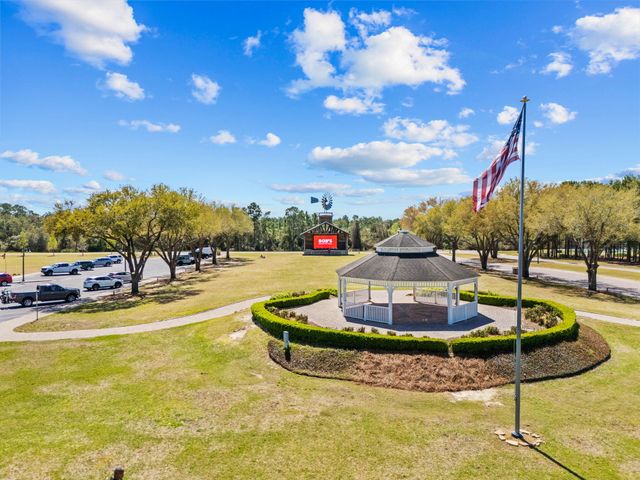 74 Buxtons Way, Freeport, FL 32439