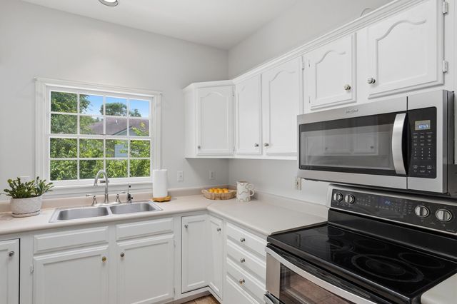 4502 N FALLWOOD CT, Columbia, MO 65203