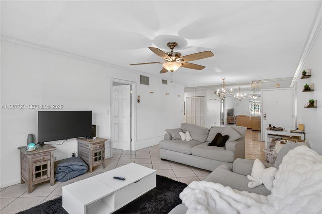 9 NE 19th Ct 104C, Wilton Manors, FL 33305