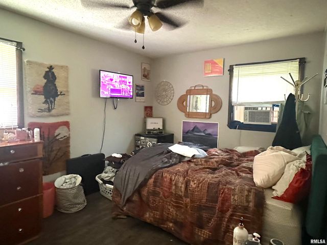 1034 CEDAR CREEK Road, Makanda, IL 62958