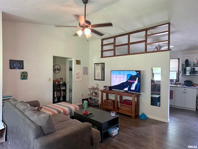 1034 CEDAR CREEK Road, Makanda, IL 62958