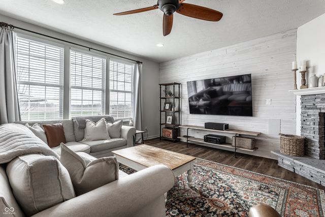 5345 Crowley Parkway, Whitestown, IN 46075