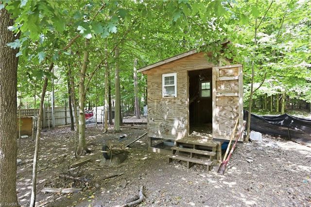 100 Brandon Court, Lexington, NC 27295