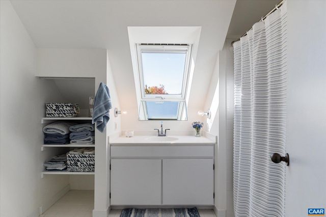 301 2nd St NW Apt C, Charlottesville, VA 22902